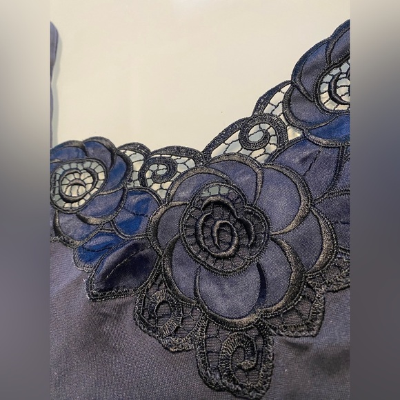 Women’s silk top - Picture 3 of 5